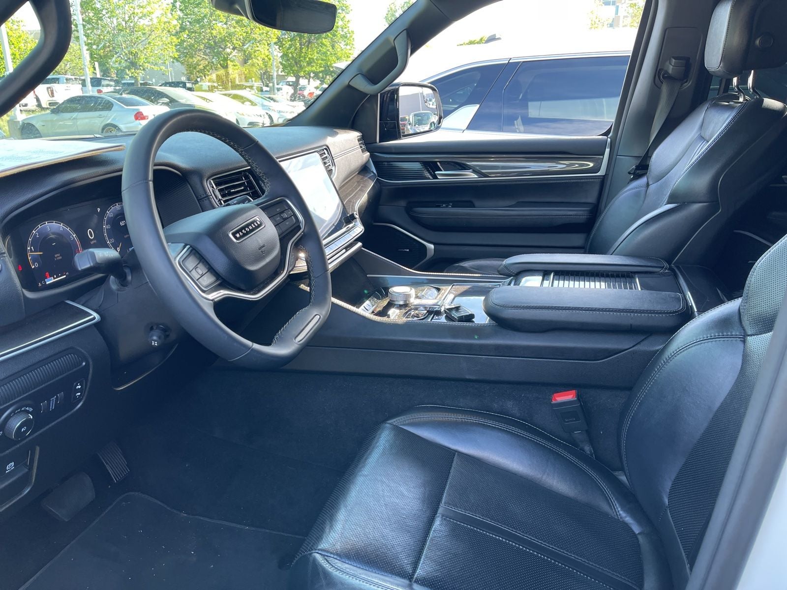 2023 Jeep Wagoneer Base