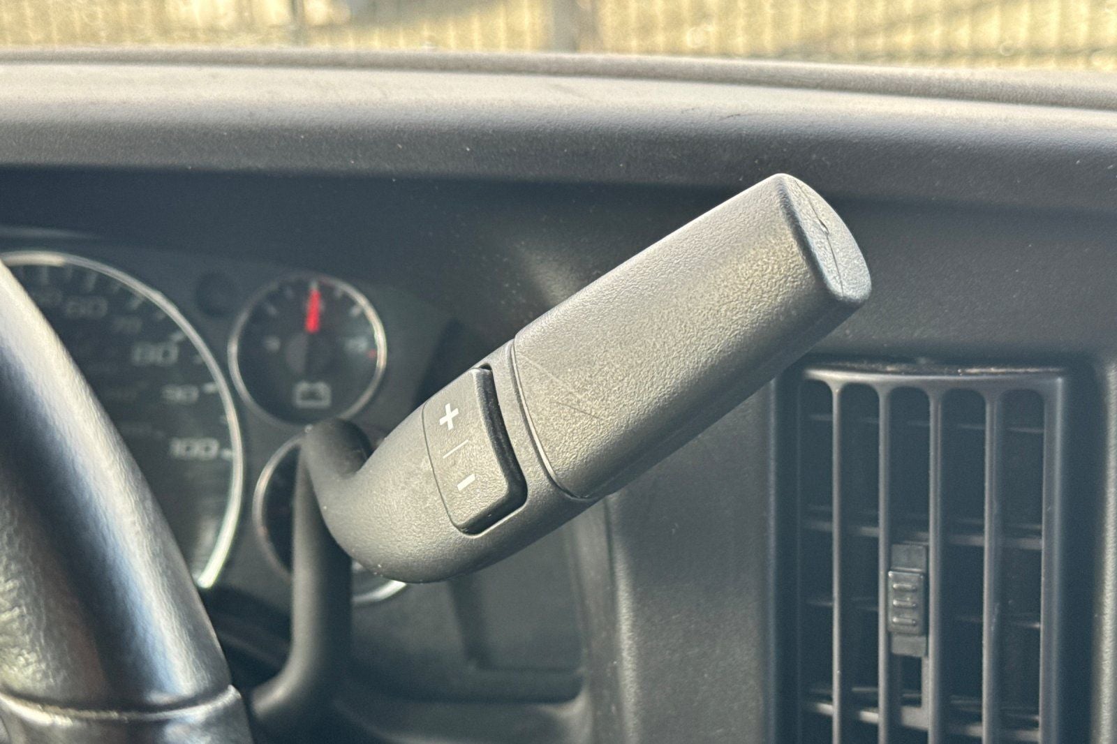 2023 Chevrolet Express 2500 Work Van Cargo