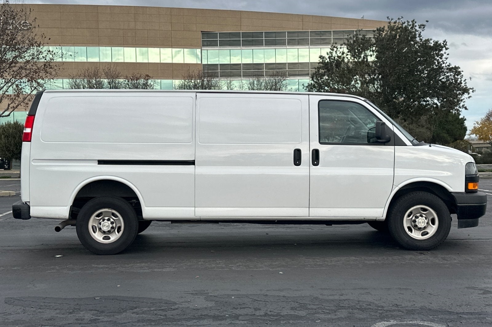 2023 Chevrolet Express 2500 Work Van Cargo