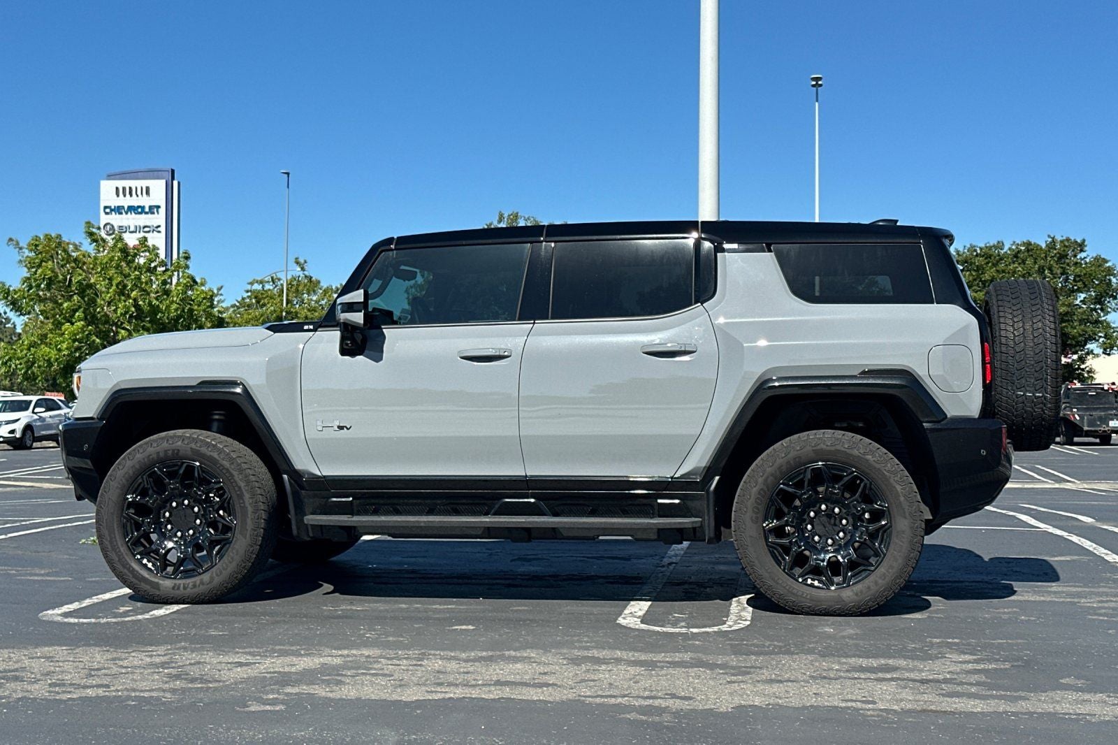 2024 GMC Hummer EV SUV 2X