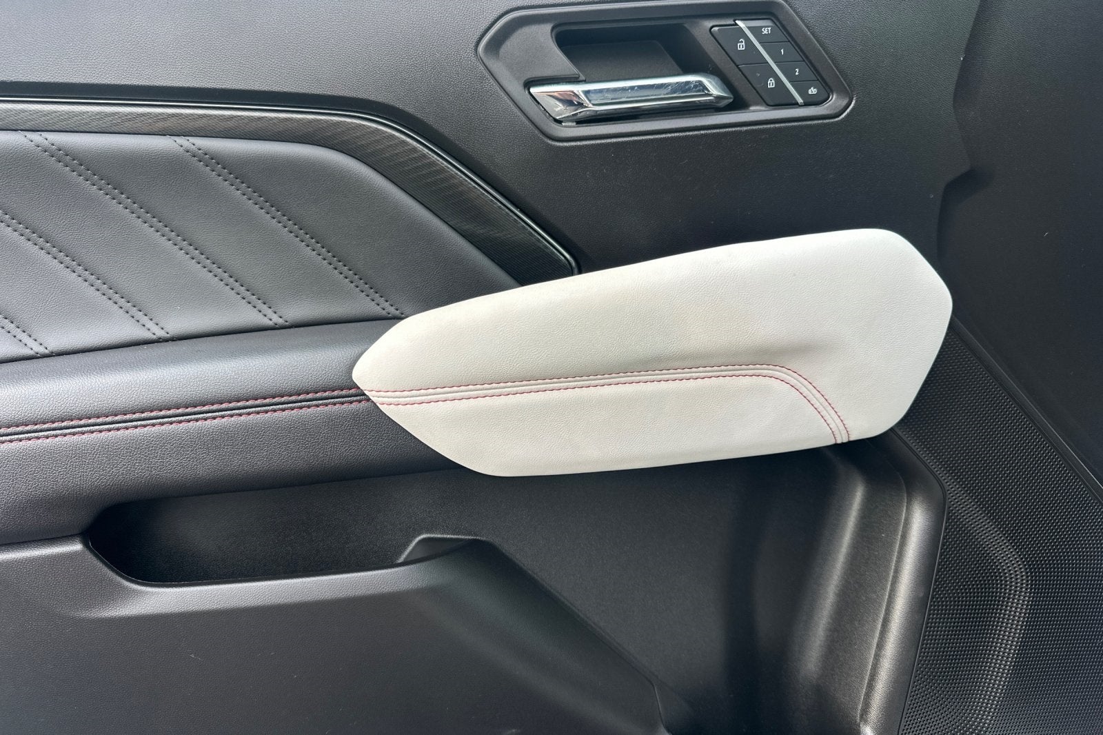 2023 GMC Canyon AT4X