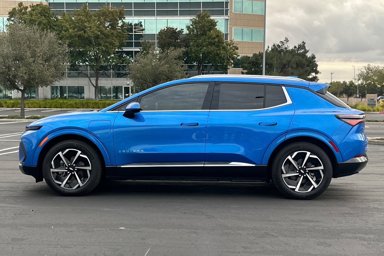 2025 Chevrolet Equinox EV LT