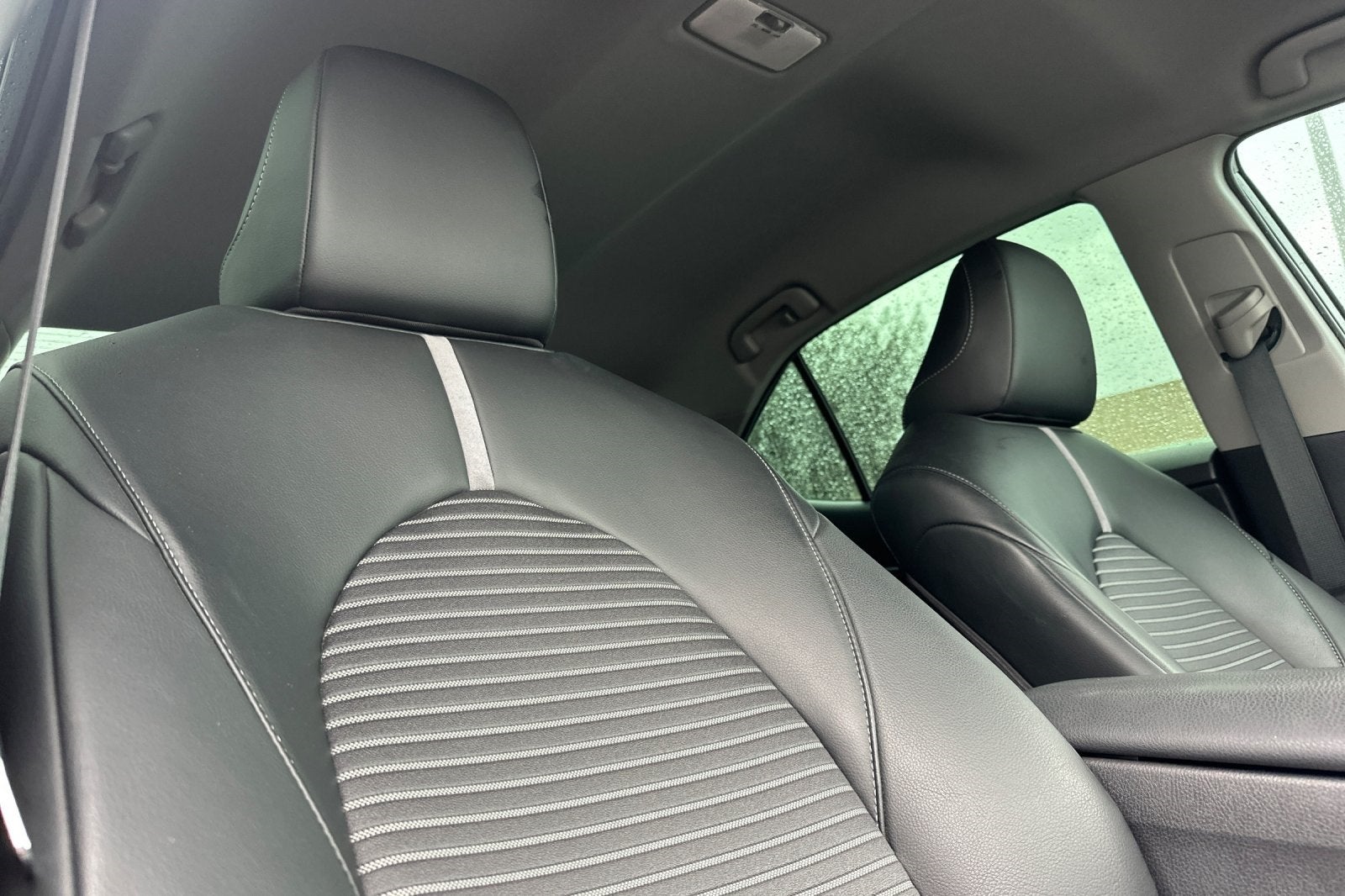 2022 Toyota Camry Hybrid SE