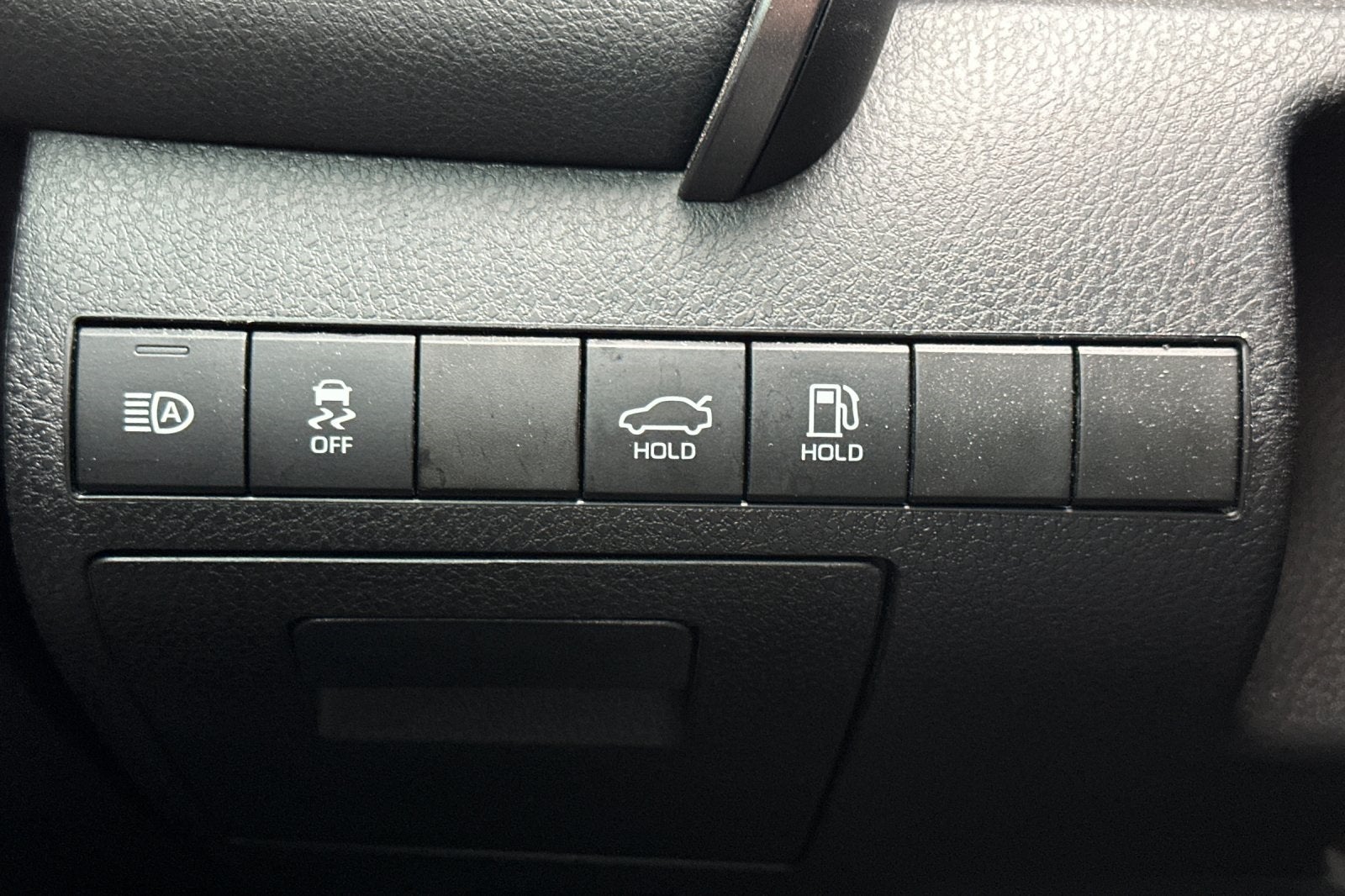 2022 Toyota Camry Hybrid SE