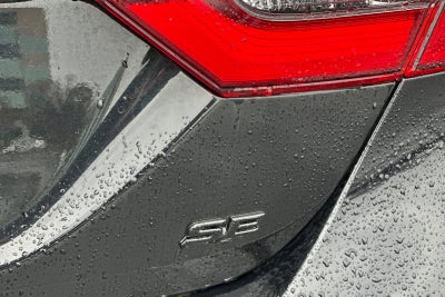 2022 Toyota Camry Hybrid SE