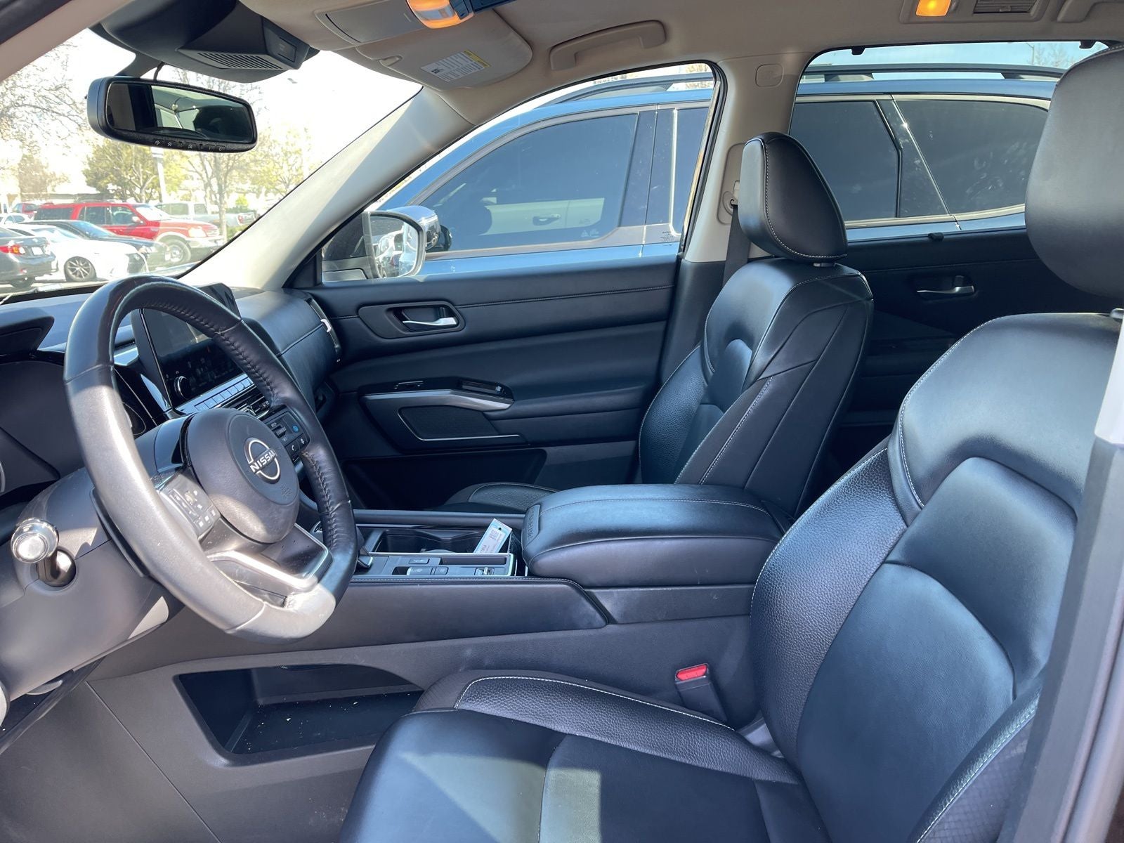 2022 Nissan Pathfinder SL