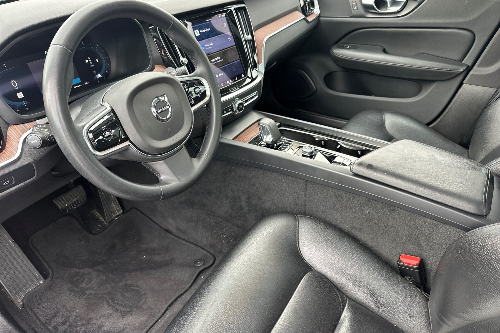 2024 Volvo S60 B5 Plus Dark Theme