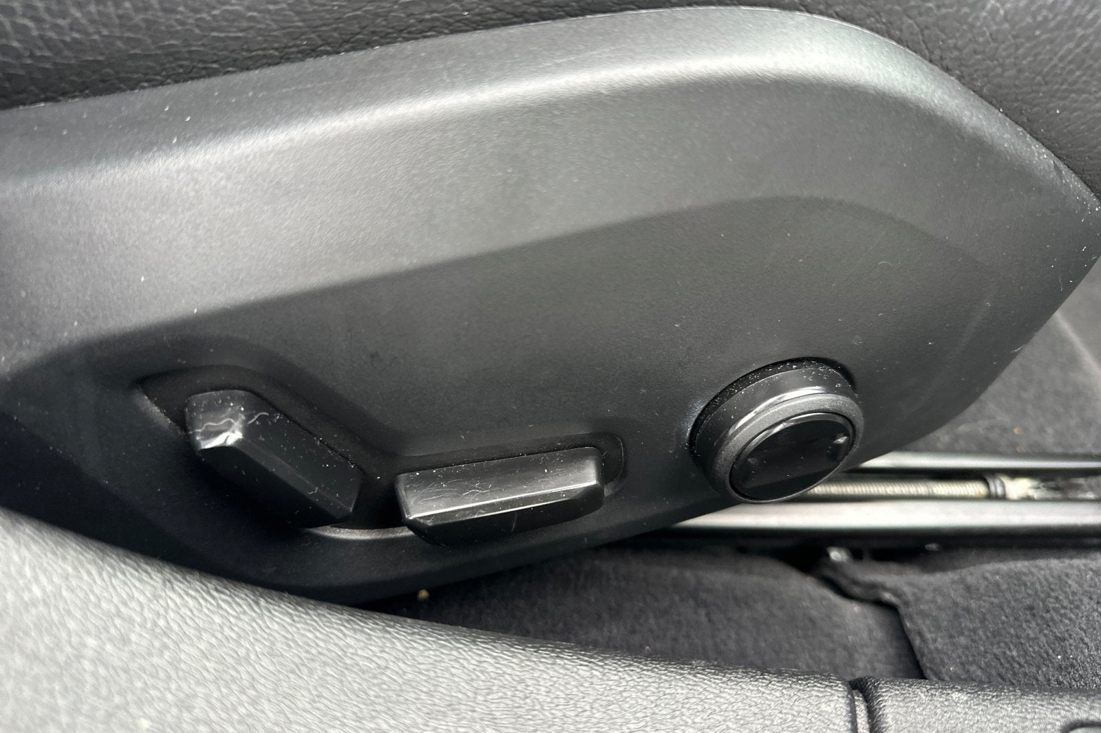 2024 Volvo S60 B5 Plus Dark Theme