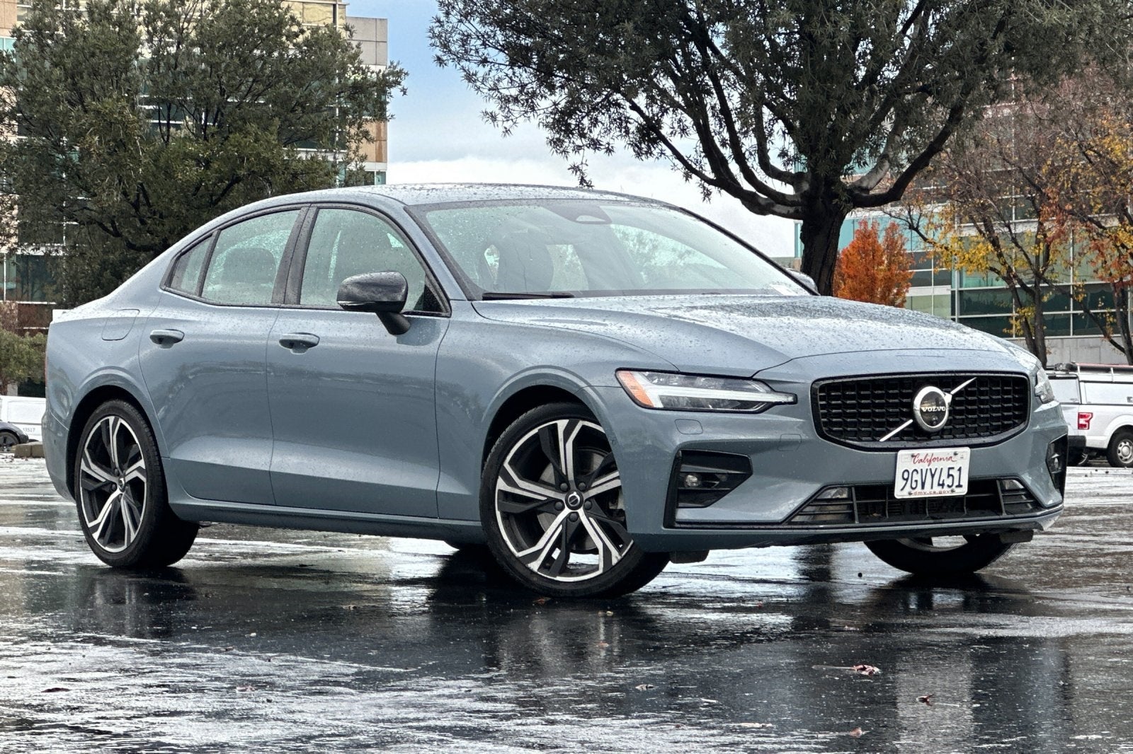 2024 Volvo S60 B5 Plus Dark Theme