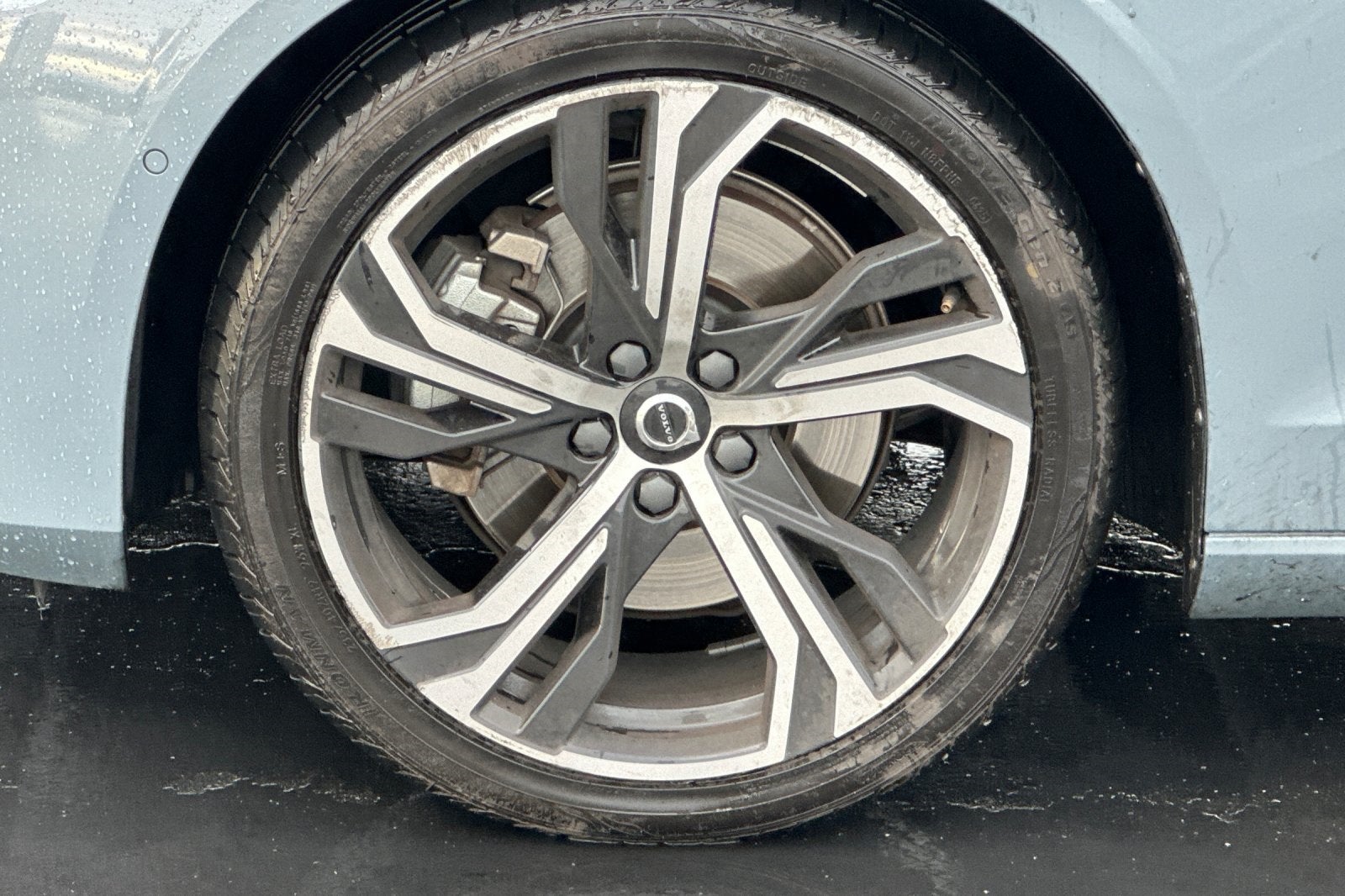 2024 Volvo S60 B5 Plus Dark Theme