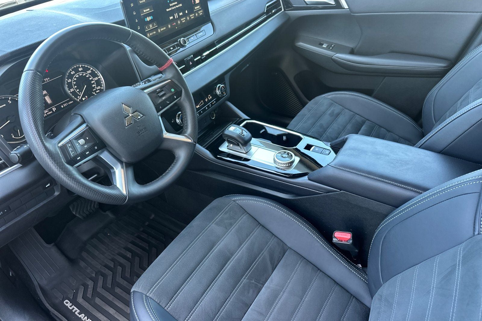 2025 Mitsubishi Outlander SE