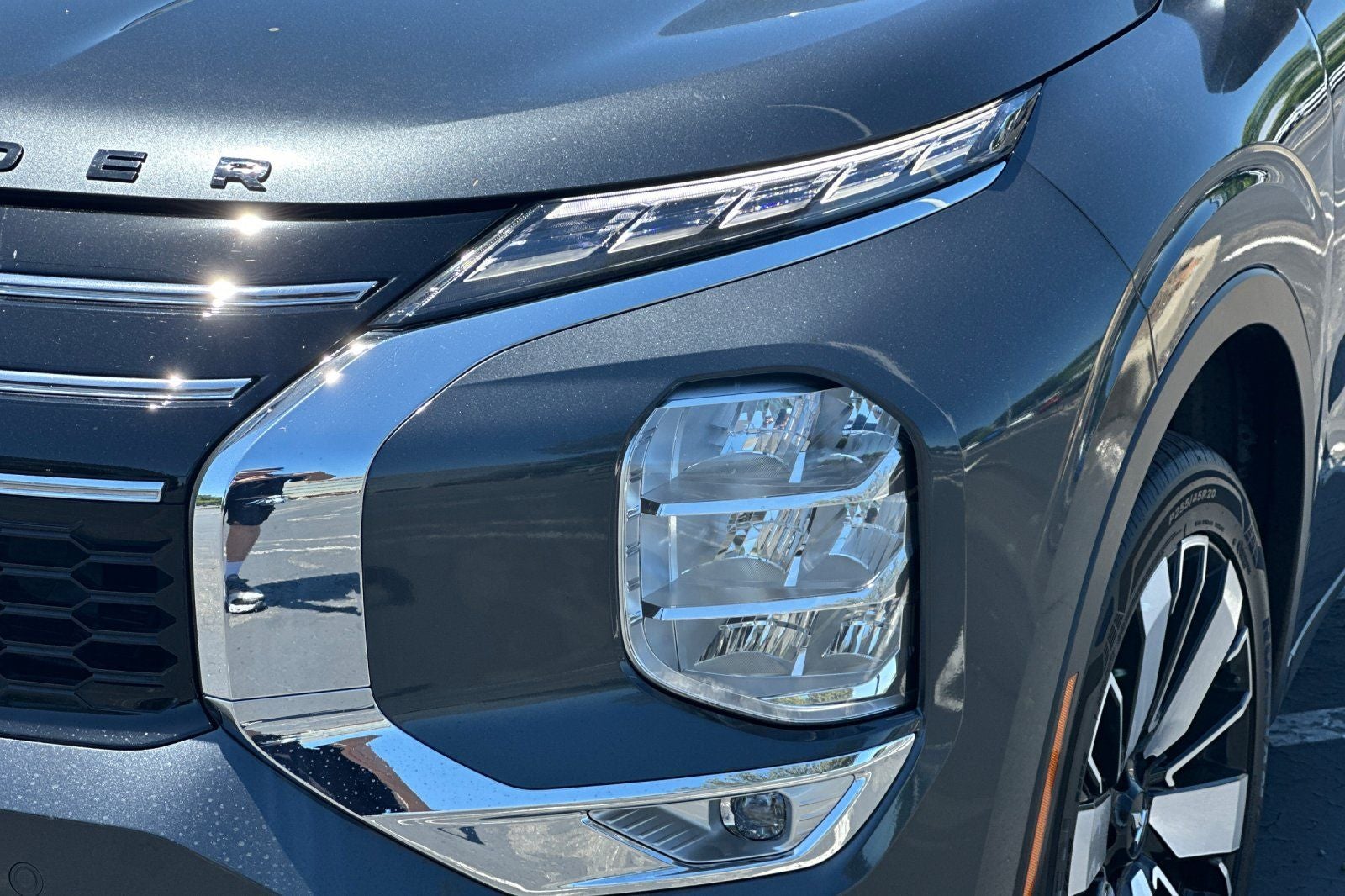 2025 Mitsubishi Outlander SE