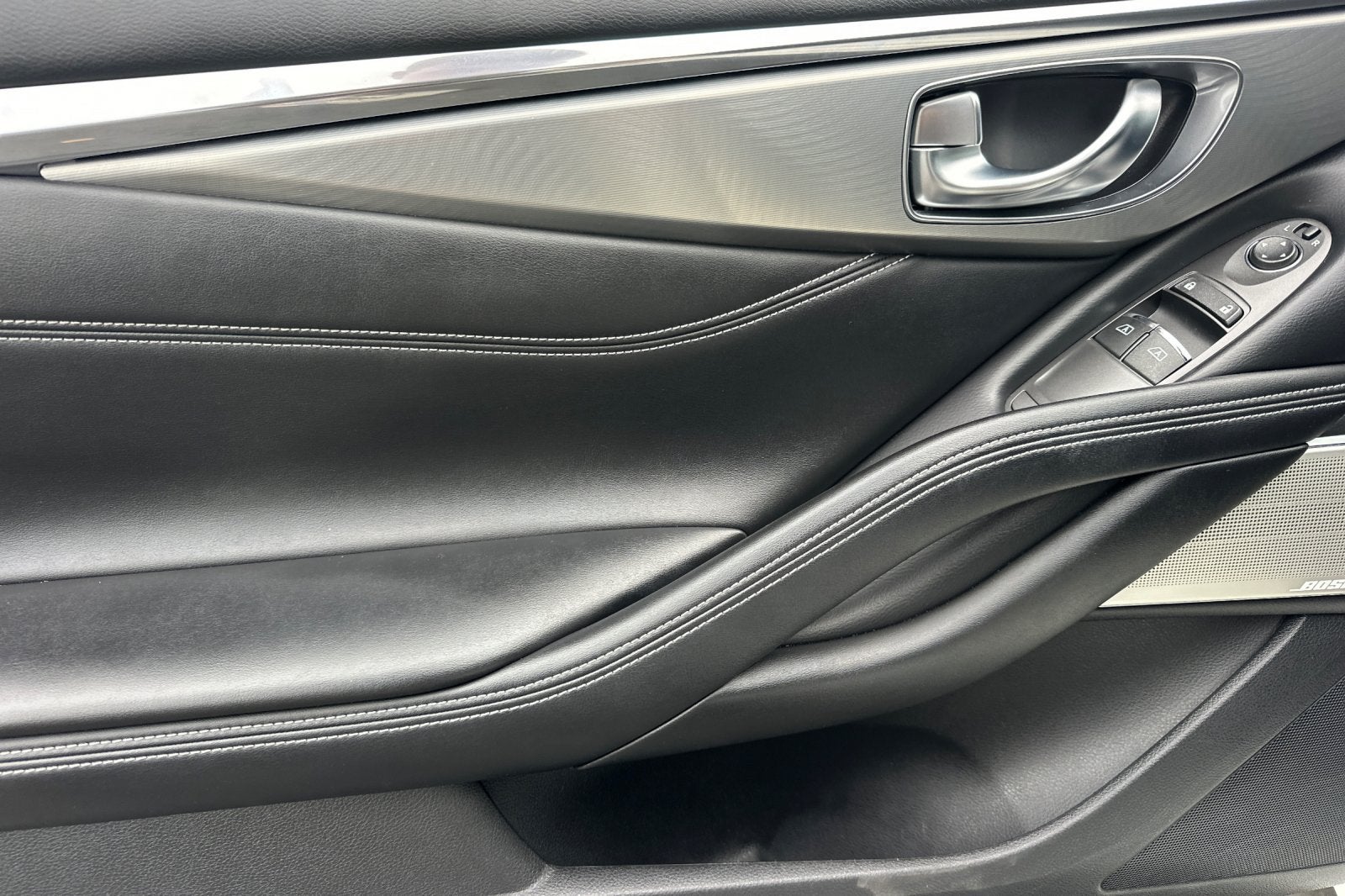 2022 INFINITI Q60 LUXE