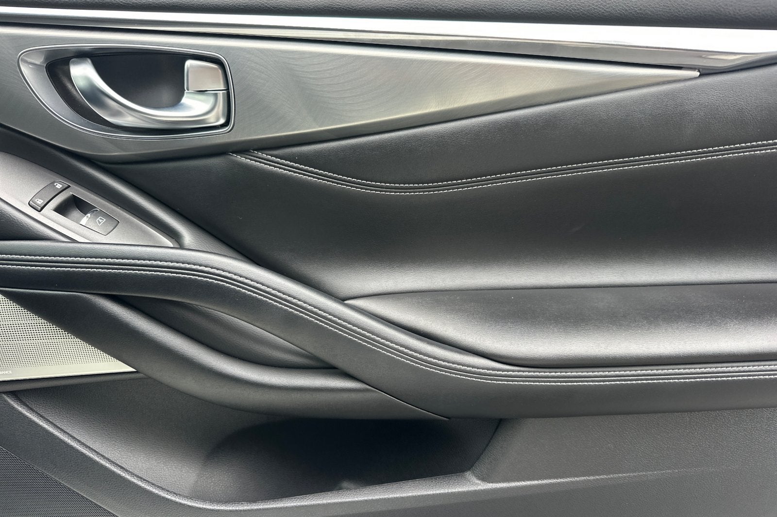 2022 INFINITI Q60 LUXE