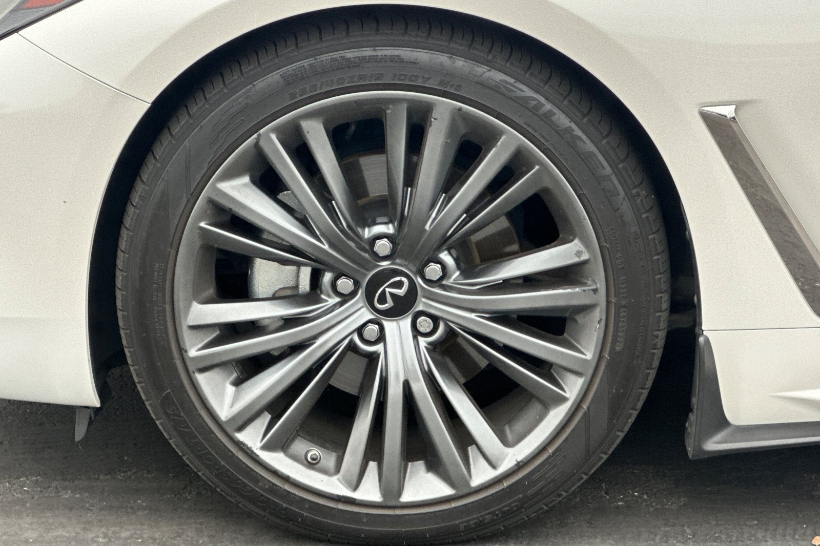 2022 INFINITI Q60 LUXE