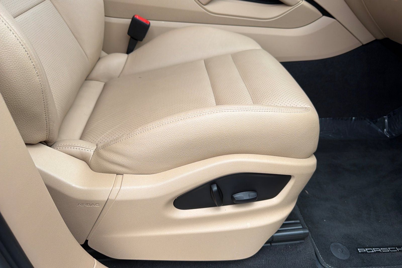 2023 Porsche Cayenne Base