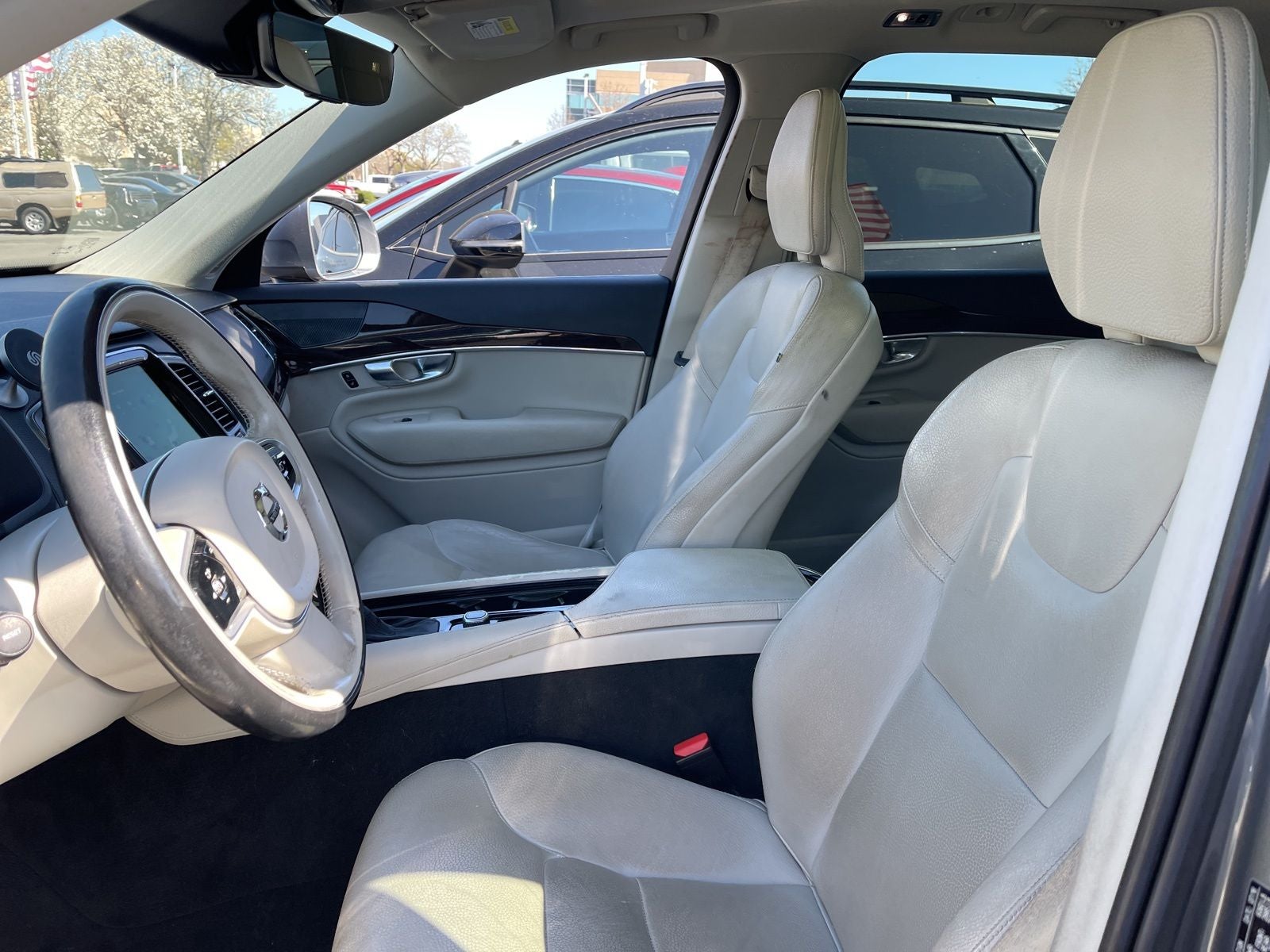 2019 Volvo XC90 T6 Momentum