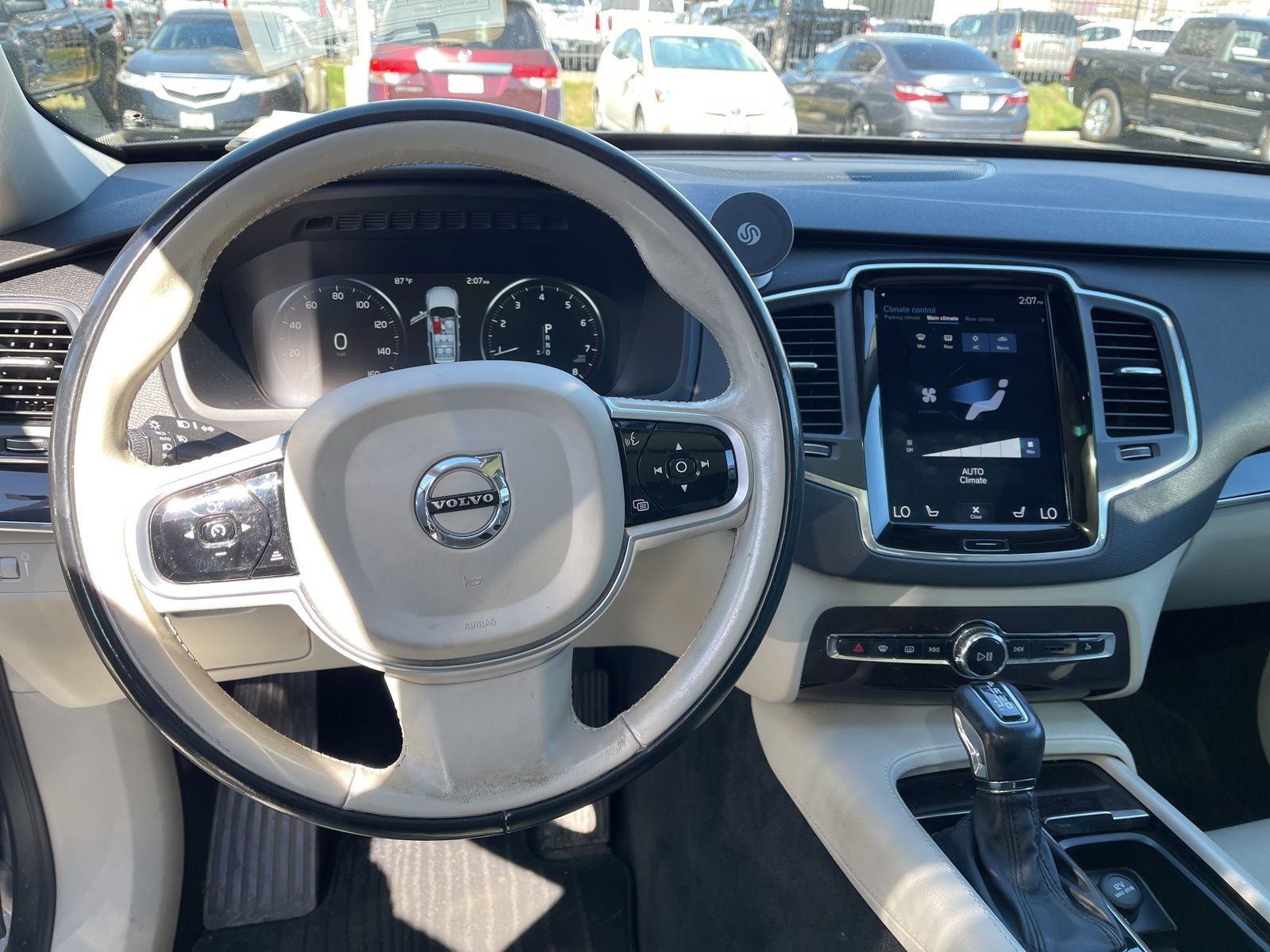 2019 Volvo XC90 T6 Momentum