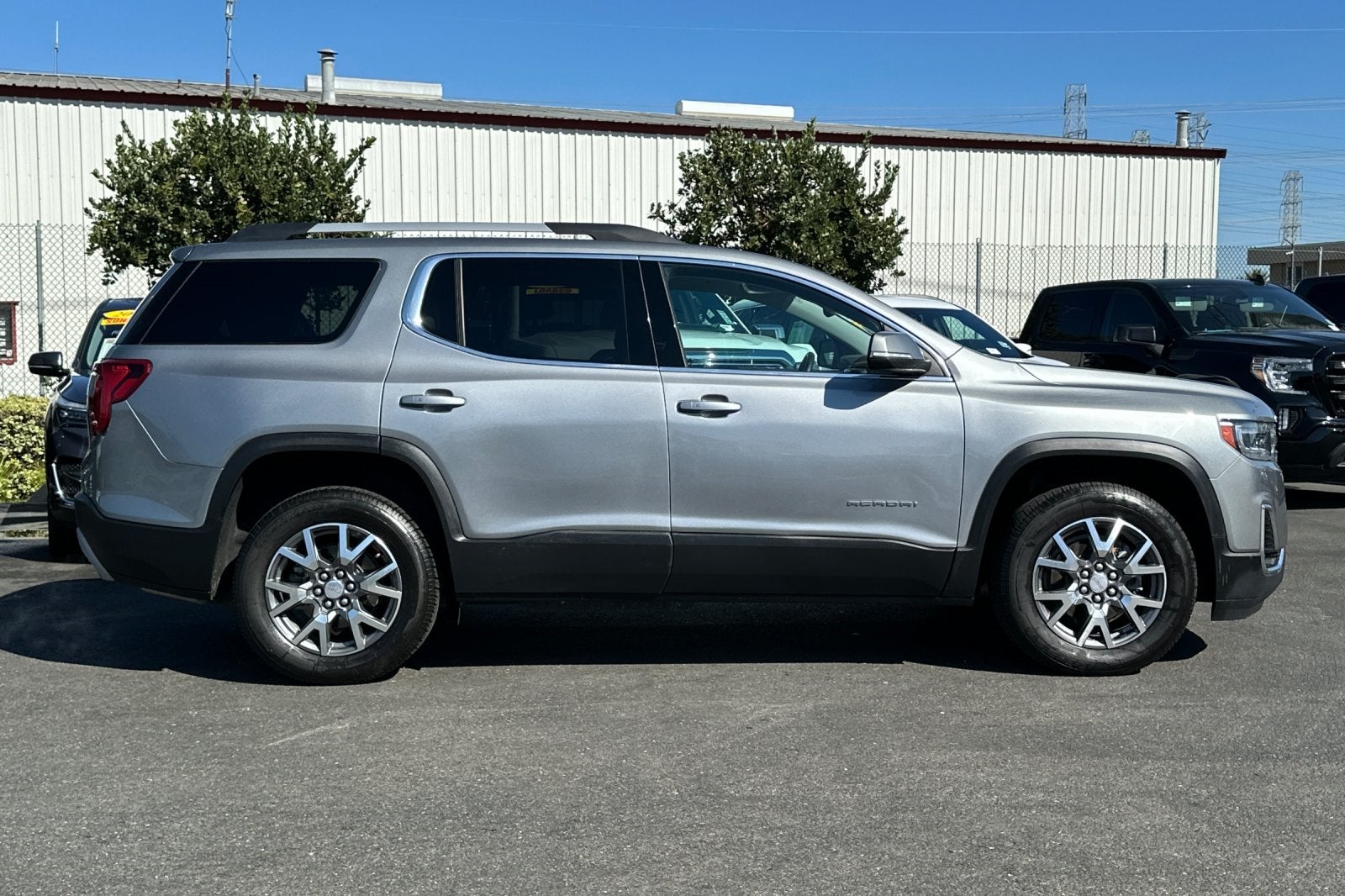 2023 GMC Acadia SLT