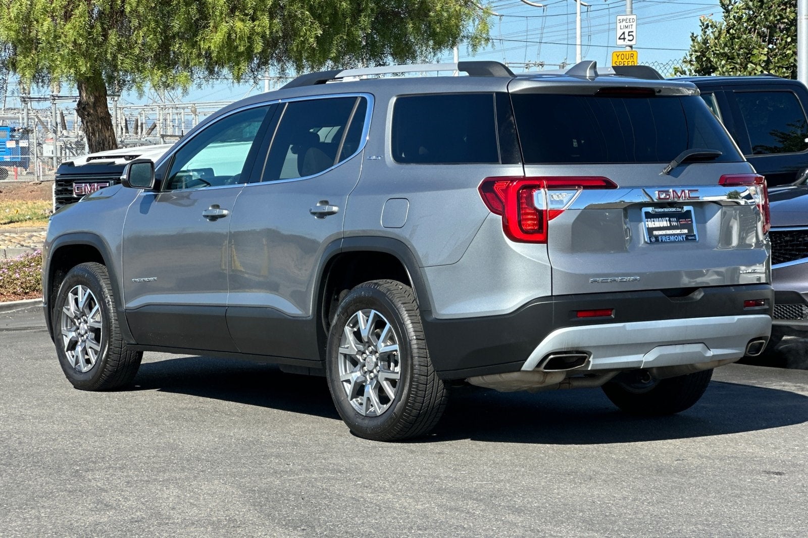 2023 GMC Acadia SLT