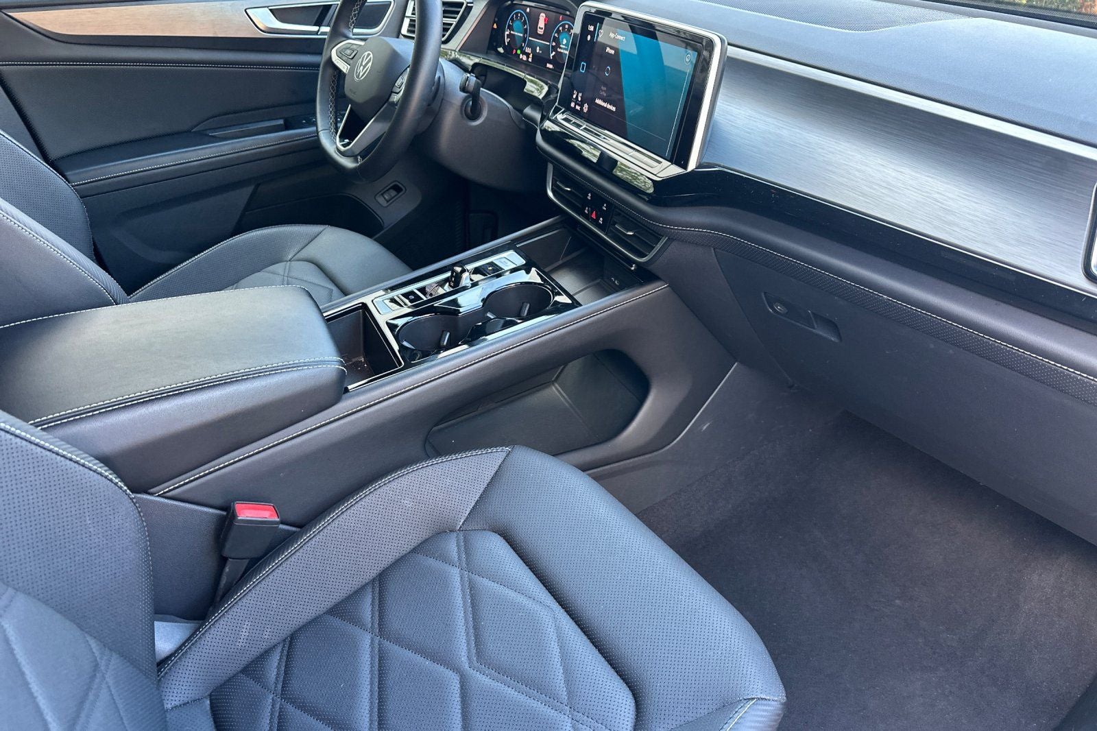 2024 Volkswagen Atlas Cross Sport 2.0T SE w/Technology