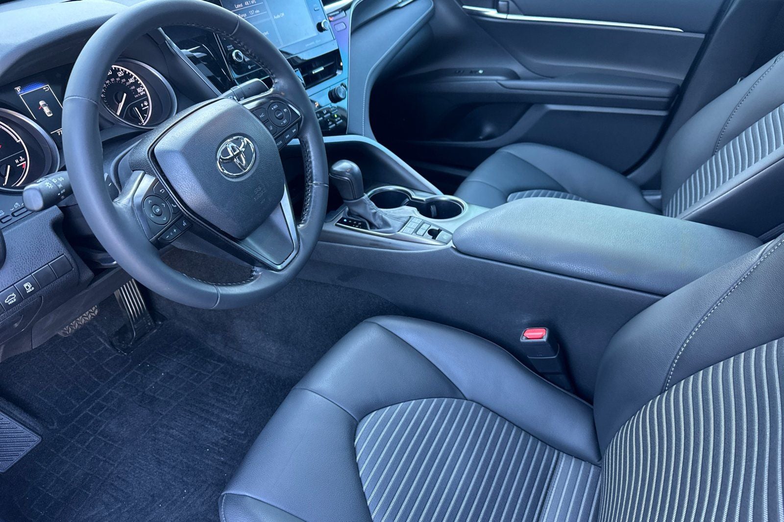 2023 Toyota Camry Hybrid SE