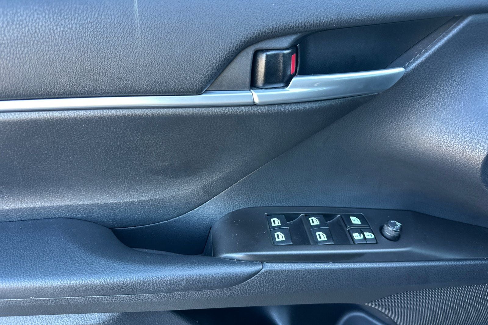 2023 Toyota Camry Hybrid SE