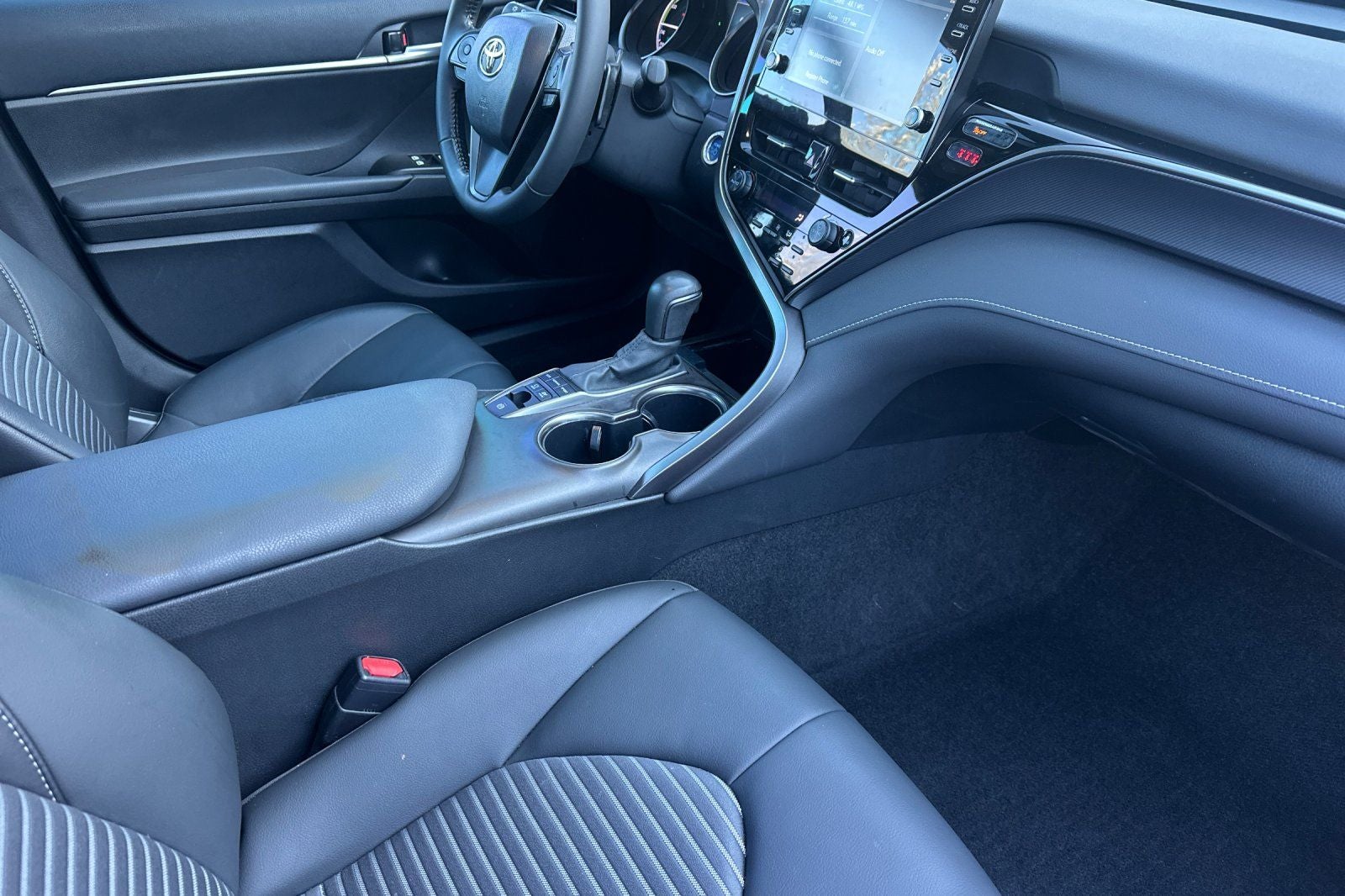 2023 Toyota Camry Hybrid SE