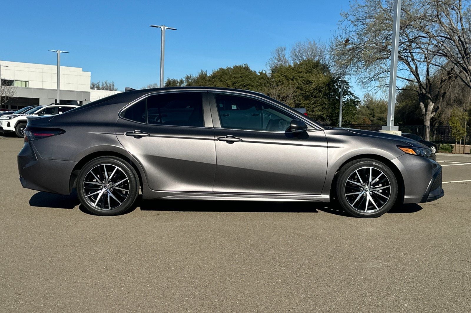 2023 Toyota Camry Hybrid SE