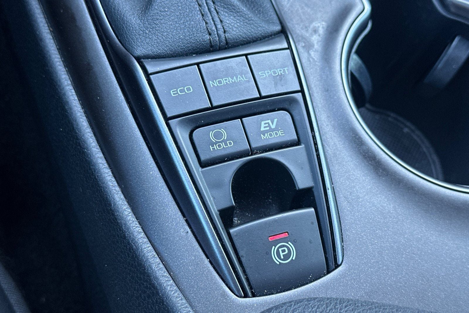 2023 Toyota Camry Hybrid SE