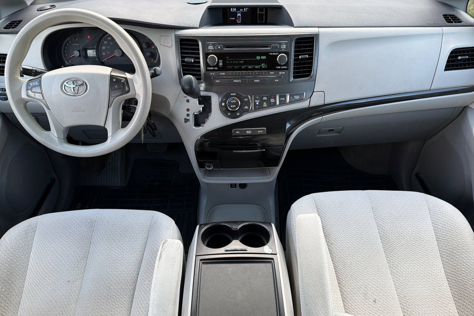 2014 Toyota Sienna LE 8 Passenger