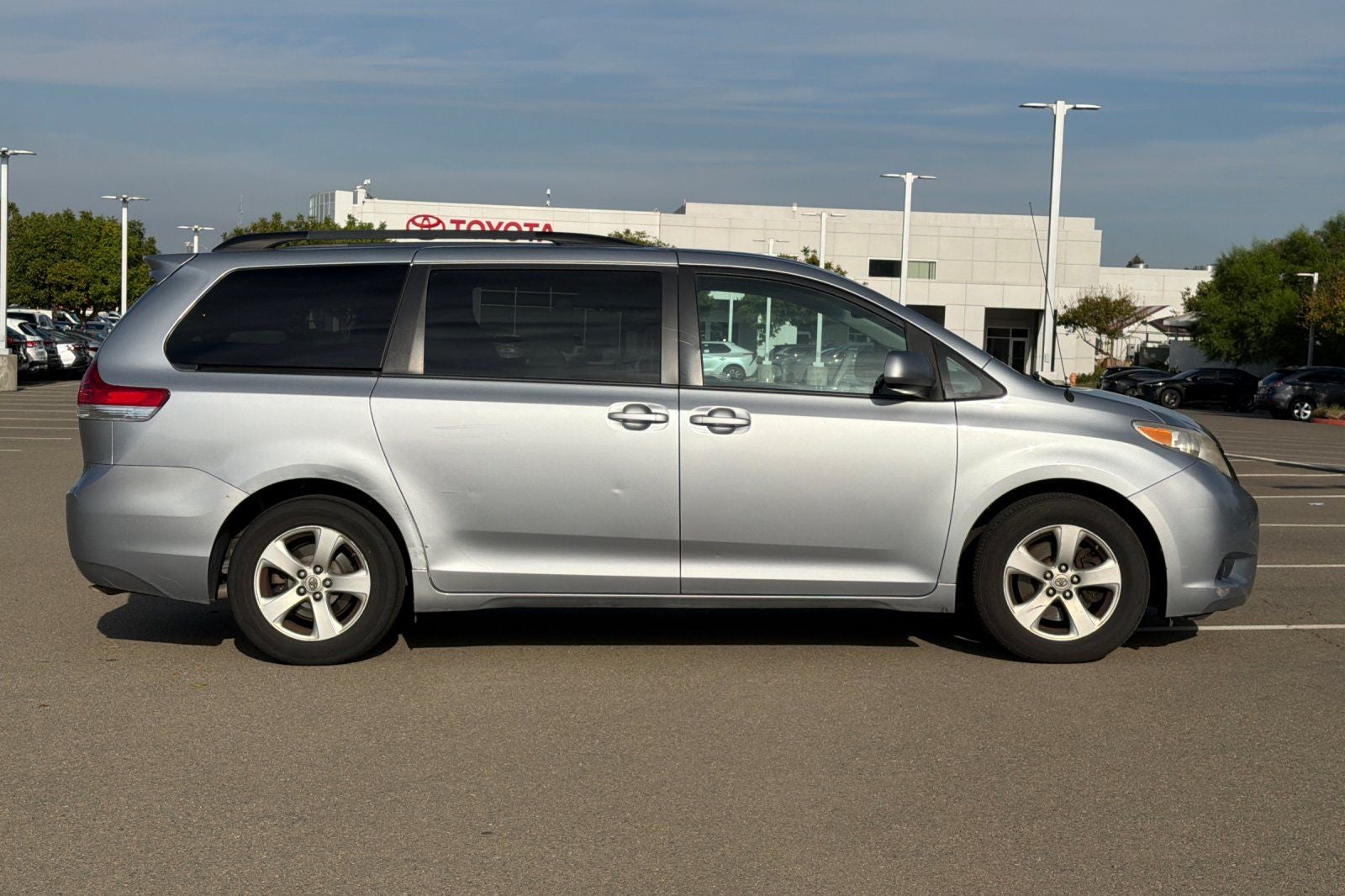 2014 Toyota Sienna LE 8 Passenger