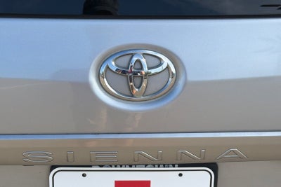 2014 Toyota Sienna LE 8 Passenger