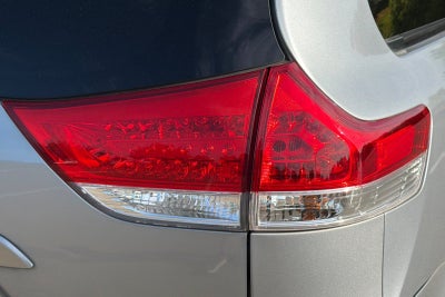 2014 Toyota Sienna LE 8 Passenger