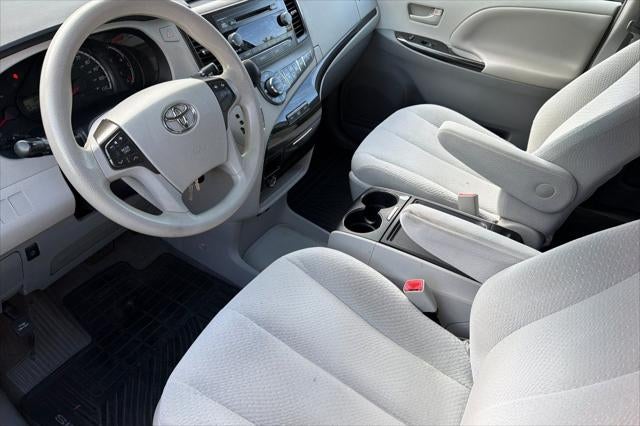2014 Toyota Sienna LE 8 Passenger