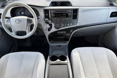 2014 Toyota Sienna LE 8 Passenger