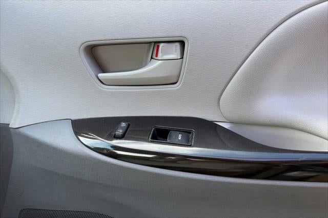 2014 Toyota Sienna LE 8 Passenger