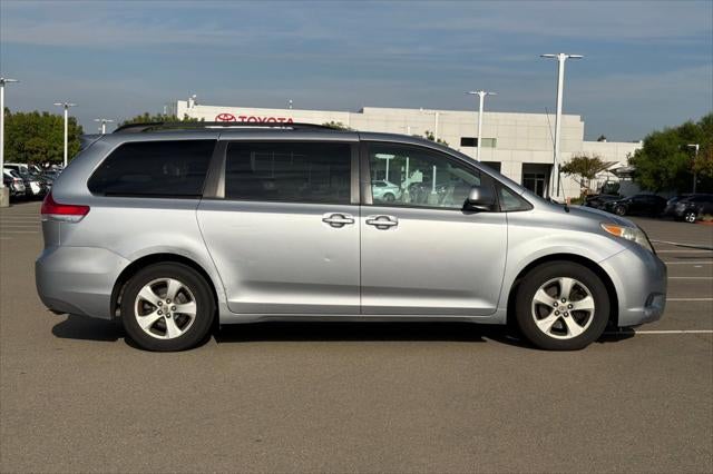 2014 Toyota Sienna LE 8 Passenger