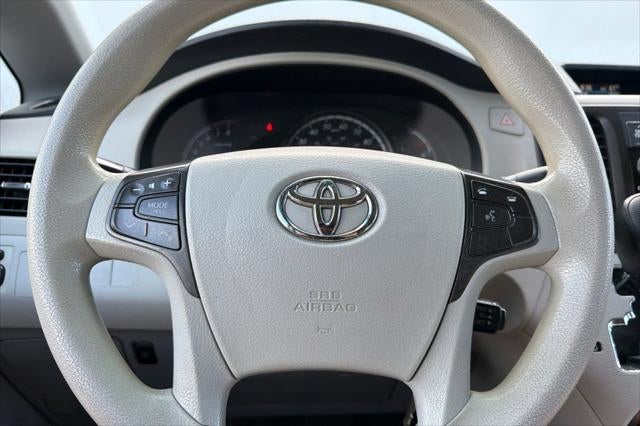 2014 Toyota Sienna LE 8 Passenger