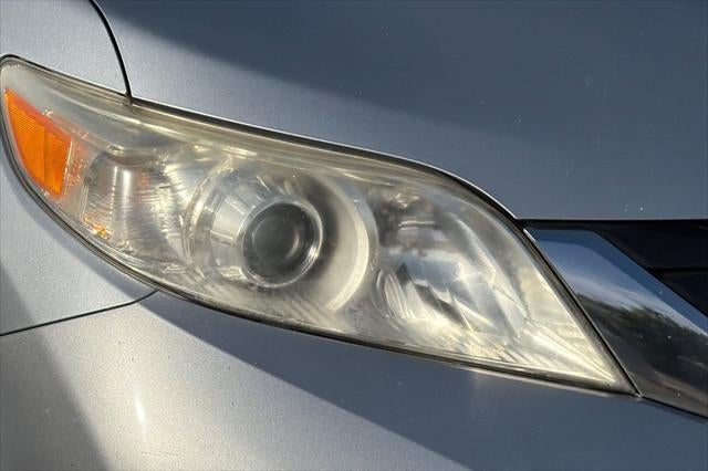 2014 Toyota Sienna LE 8 Passenger