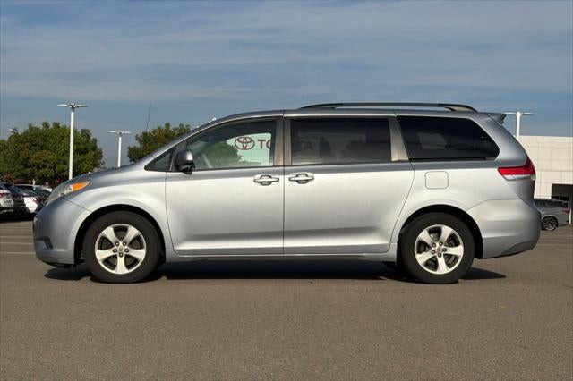 2014 Toyota Sienna LE 8 Passenger