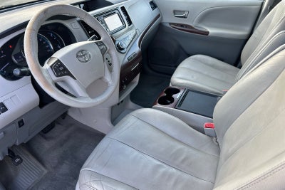 2013 Toyota Sienna XLE 8 Passenger