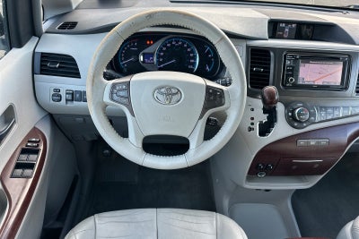 2013 Toyota Sienna XLE 8 Passenger