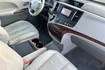 2013 Toyota Sienna XLE 8 Passenger