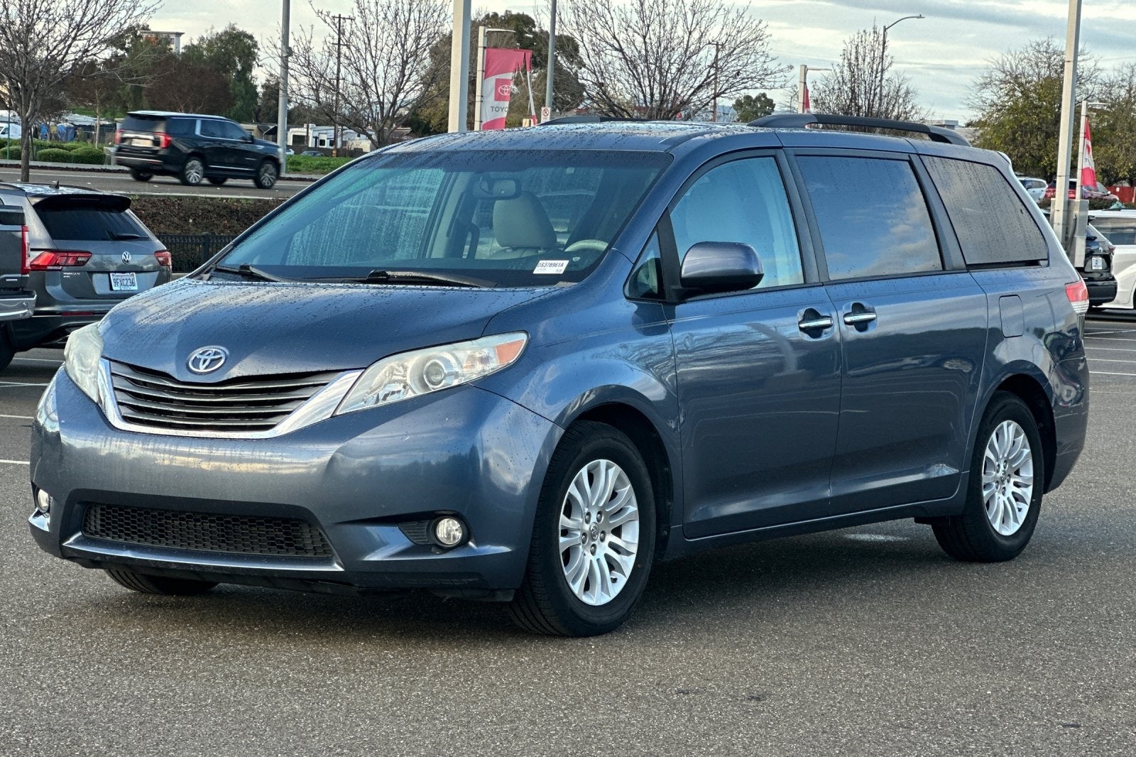 2013 Toyota Sienna XLE 8 Passenger