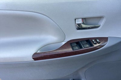 2013 Toyota Sienna XLE 8 Passenger