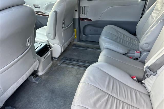 2013 Toyota Sienna XLE 8 Passenger