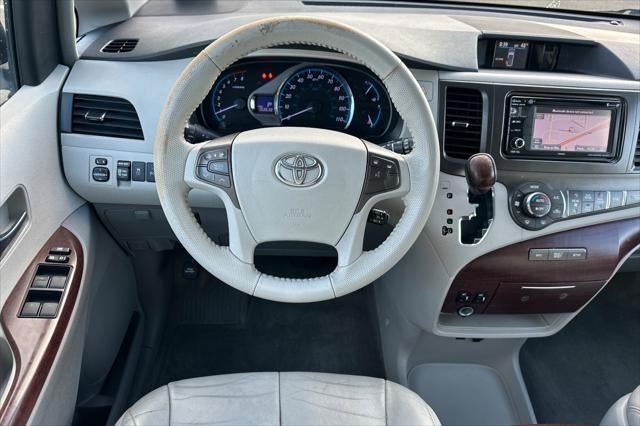 2013 Toyota Sienna XLE 8 Passenger