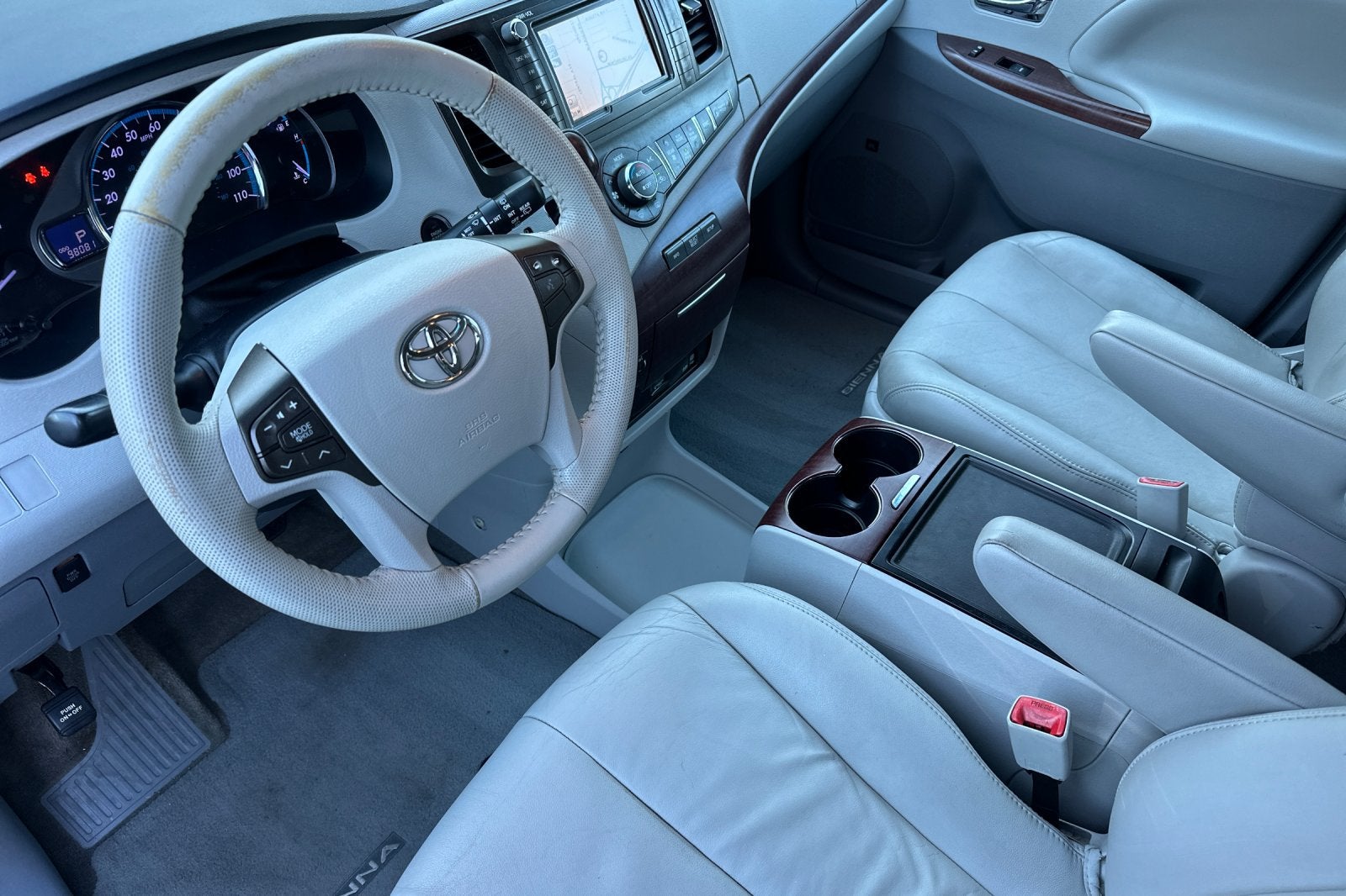2013 Toyota Sienna XLE 8 Passenger