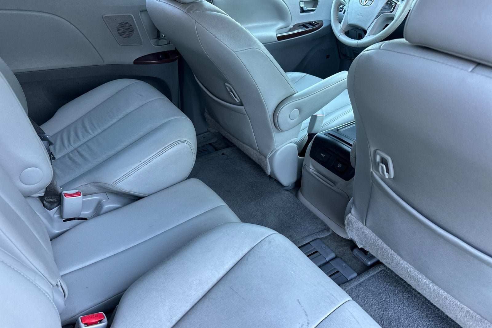 2013 Toyota Sienna XLE 8 Passenger